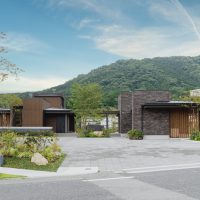 秋穂石と植栽で構成した山口市の外構デザイン