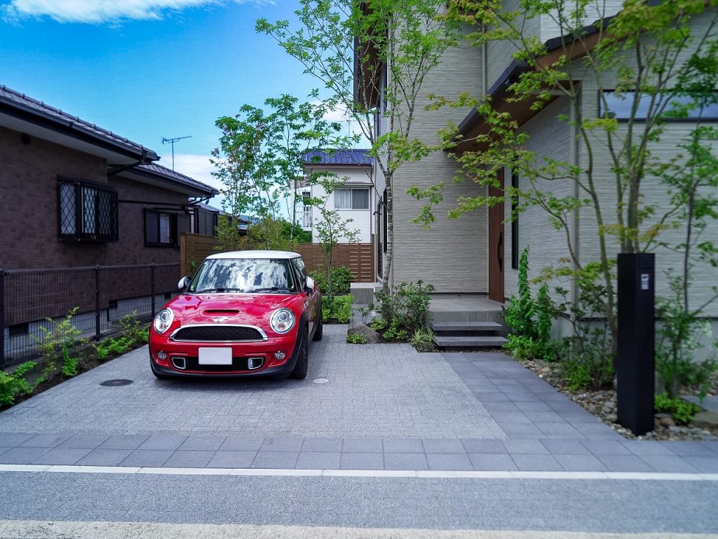 季節の植物を重ねた福岡市早良区の庭